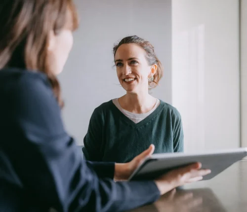 woman-meeting-female-for-advice (2) woman-meeting-female-for-advice (2)